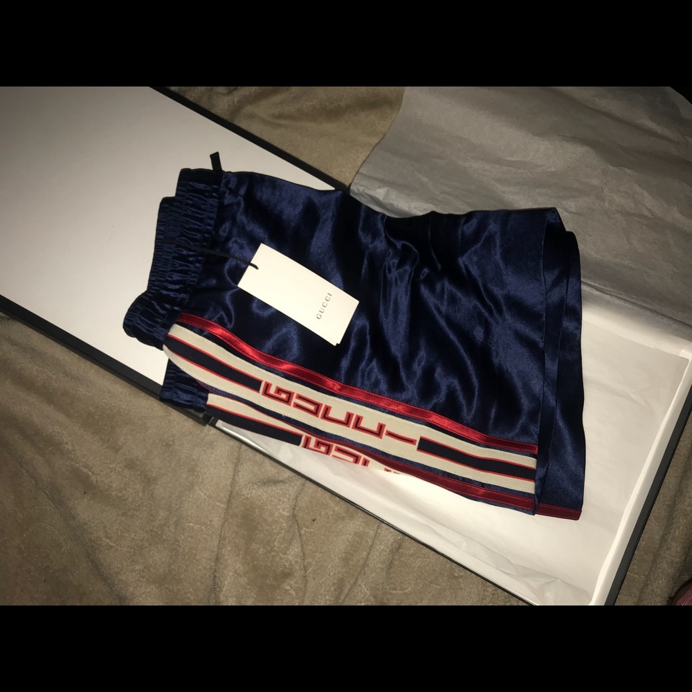Gucci - Picture 2 of 3